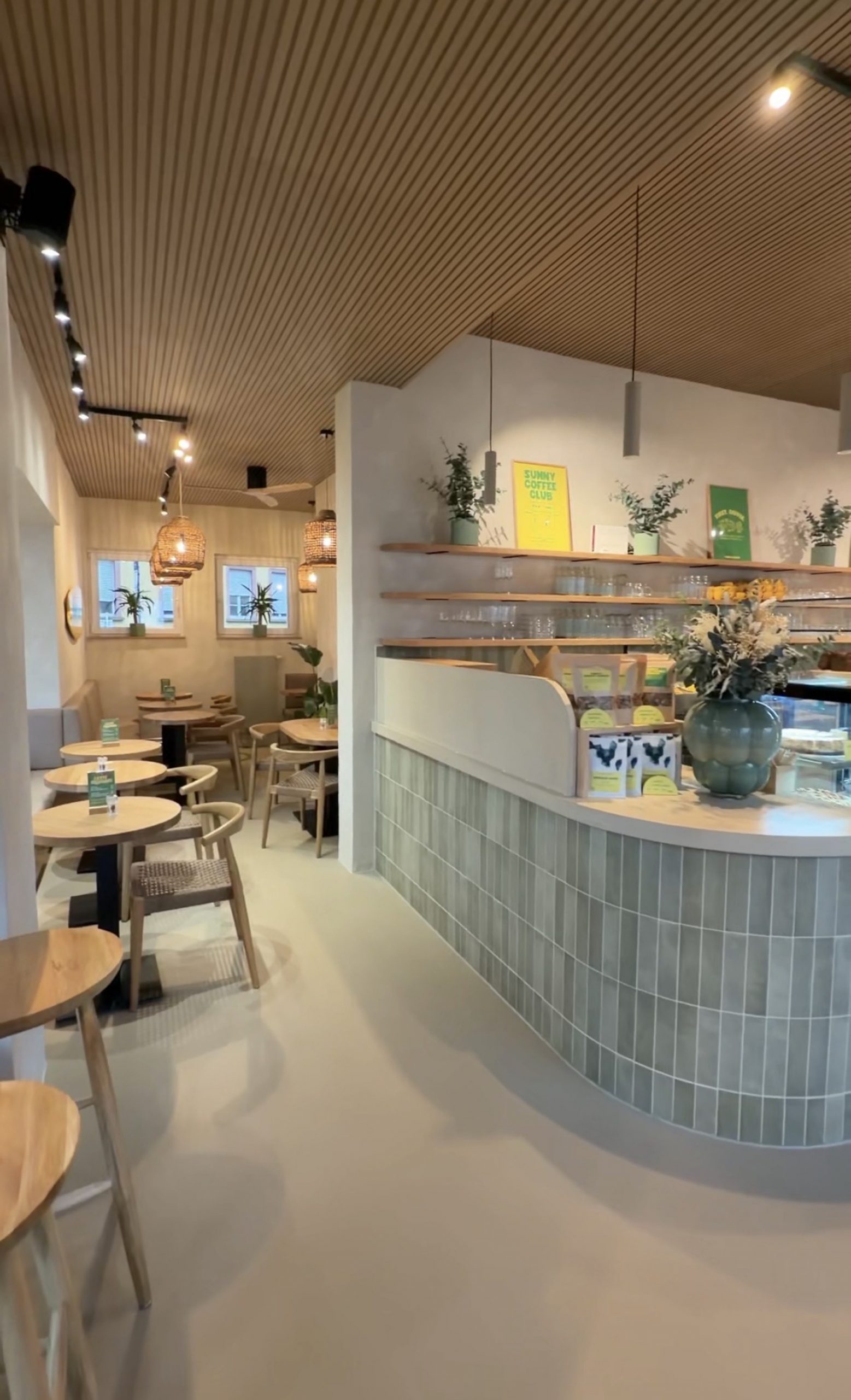 Sunny Side Up Westend – Sitzbereich im Café