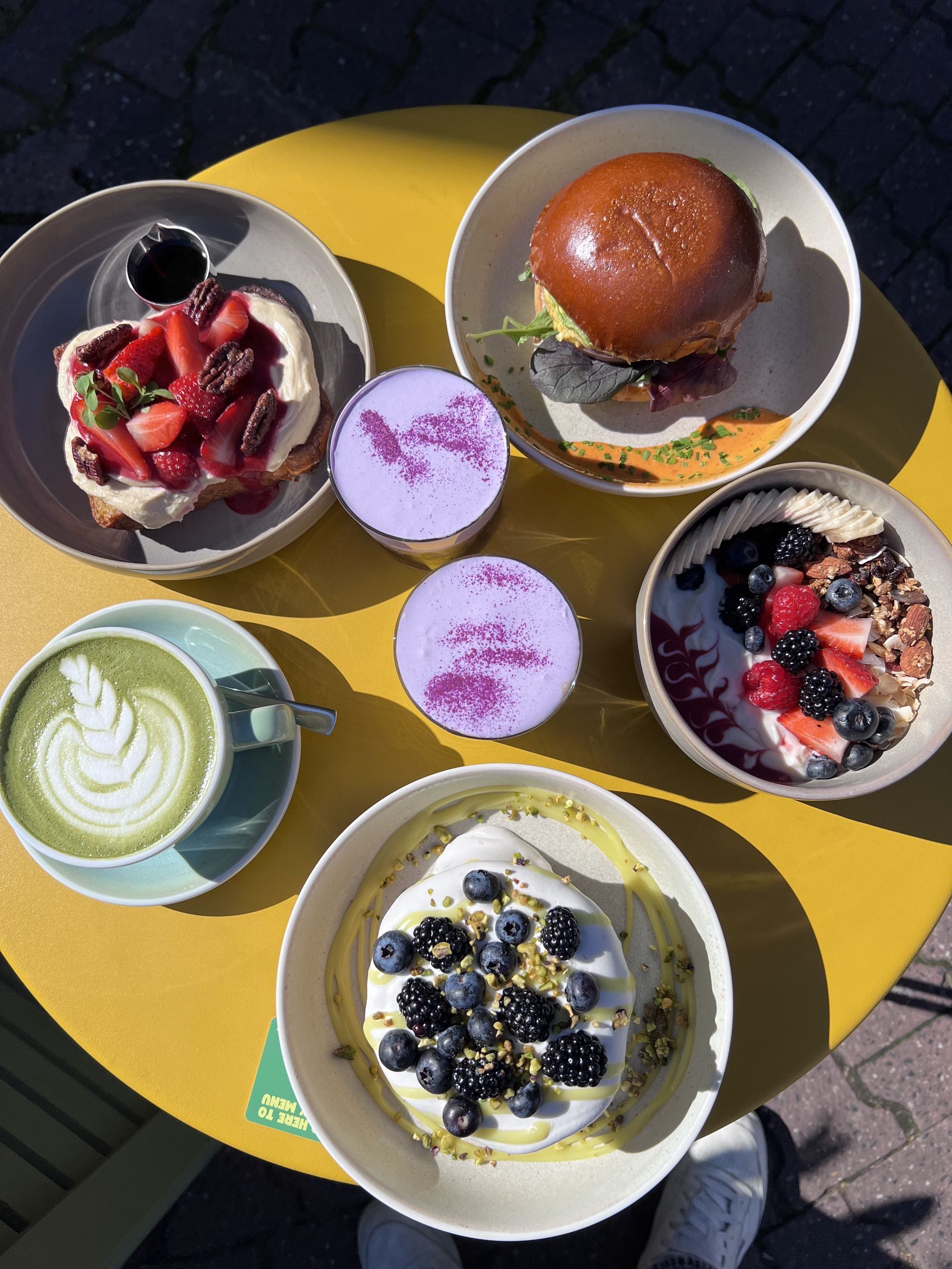 Specialty Coffee und Matcha-Drinks im Sunny Side Up